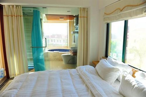 Heaven 18 Degrees Blue Holiday Apartment