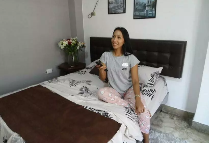 Aamiaismajoitus (B&B) Villa 97 Guayaquil Suites Y Habitaciones Económicas Cerca Del Aeropuerto