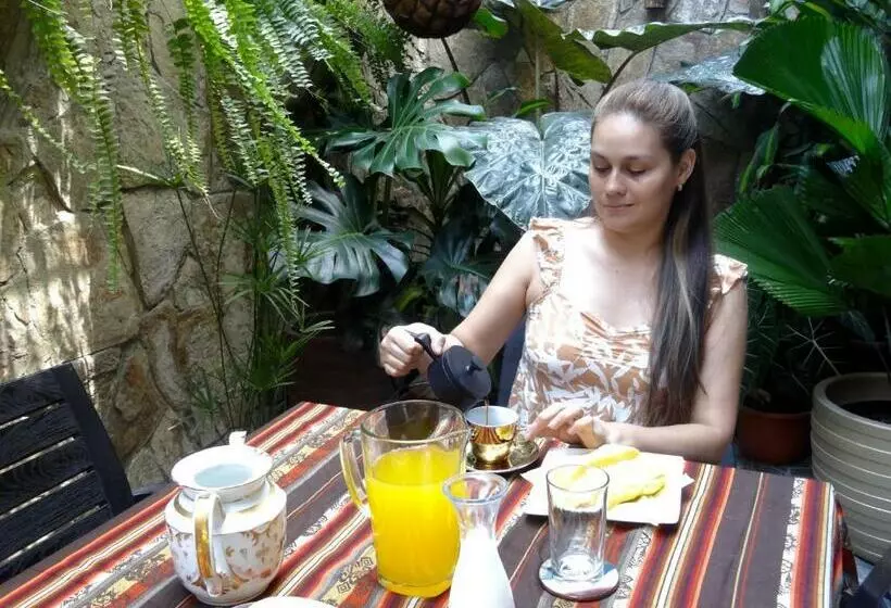 Aamiaismajoitus (B&B) Villa 97 Guayaquil Suites Y Habitaciones Económicas Cerca Del Aeropuerto