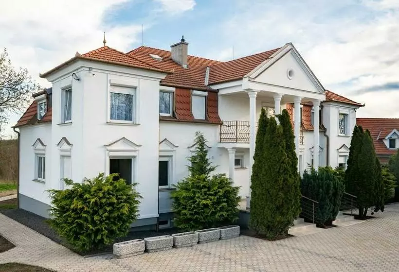 Aamiaismajoitus (B&B) Villa Lilith Smart