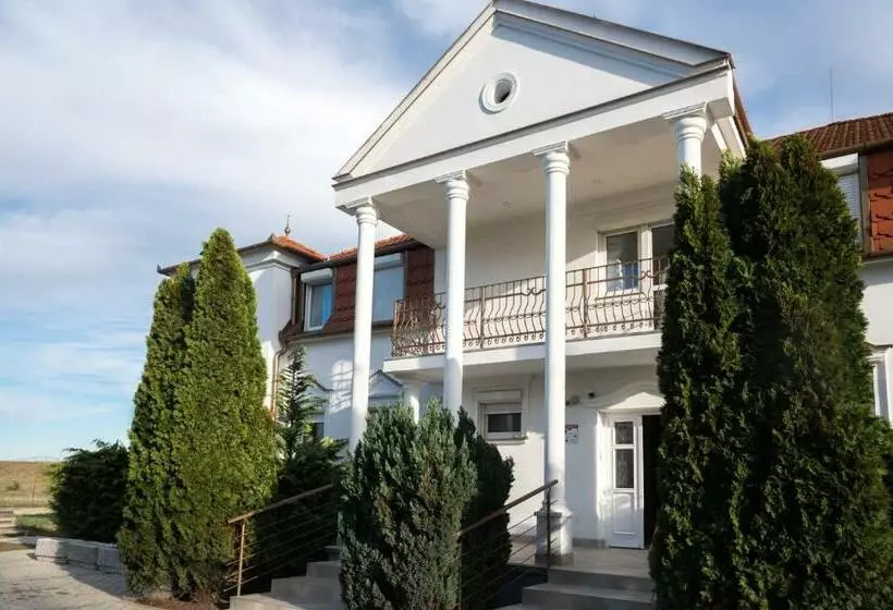 Aamiaismajoitus (B&B) Villa Lilith Smart