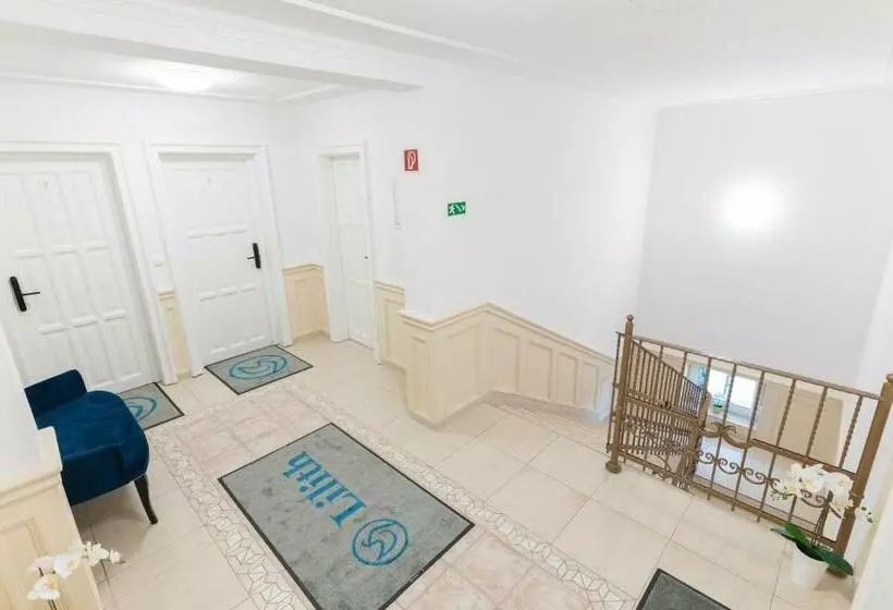 Aamiaismajoitus (B&B) Villa Lilith Smart