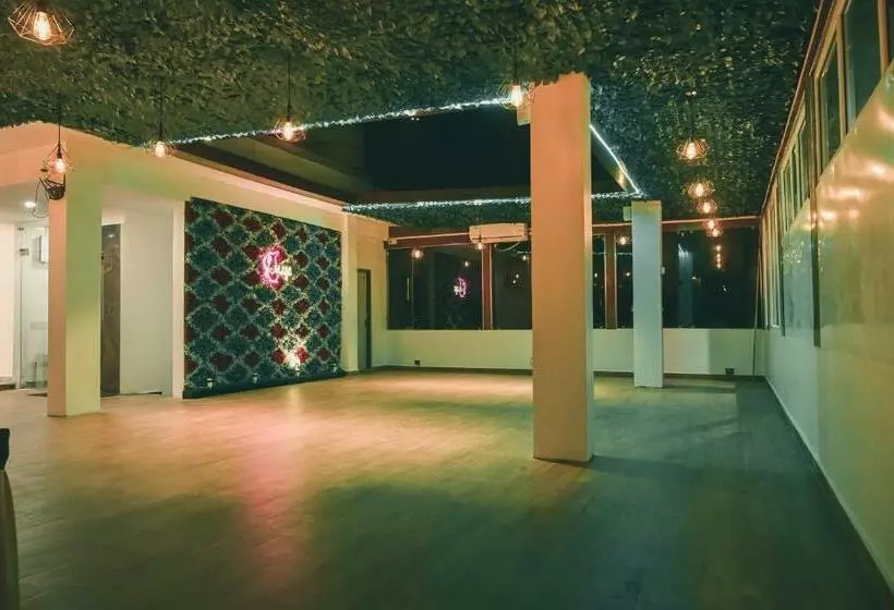 ホテル Empire Regency