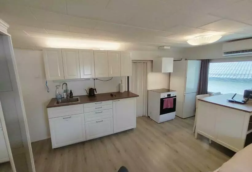 پانسیون Kalle S Unluxury Guest House Aircon 15min City Center By Train