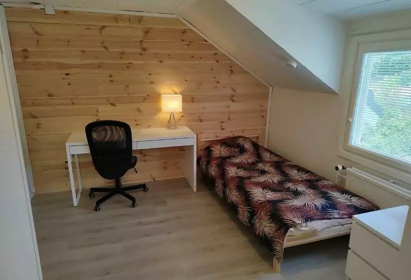 پانسیون Kalle S Unluxury Guest House Aircon 15min City Center By Train