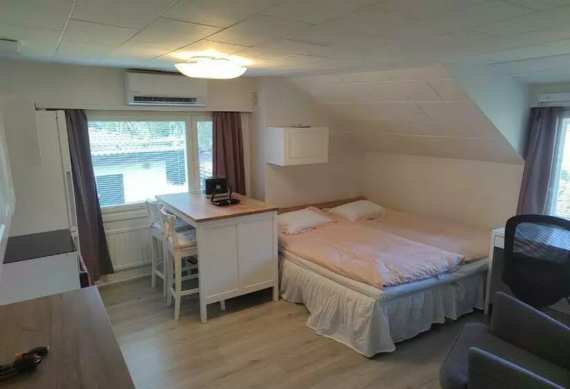 پانسیون Kalle S Unluxury Guest House Aircon 15min City Center By Train