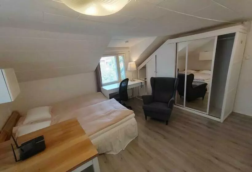 پانسیون Kalle S Unluxury Guest House Aircon 15min City Center By Train