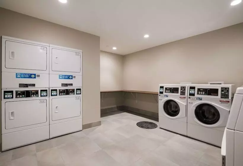 ホテル Everhome Suites Corona