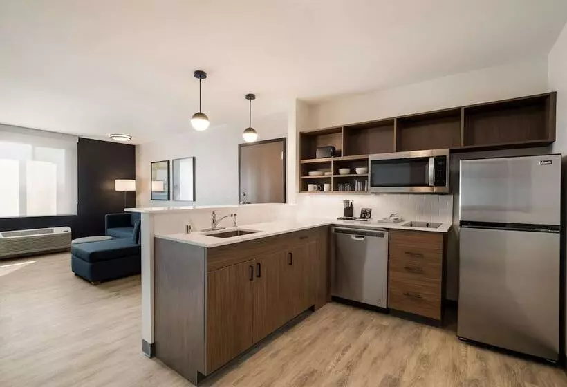 ホテル Everhome Suites Corona