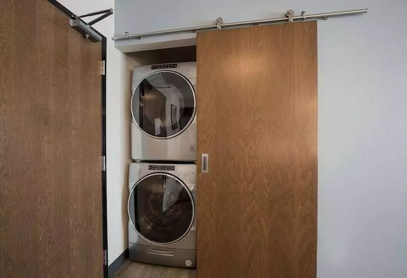 ホテル Everhome Suites Corona