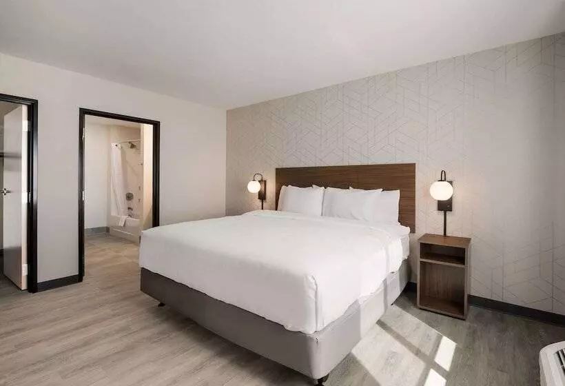 ホテル Everhome Suites Corona