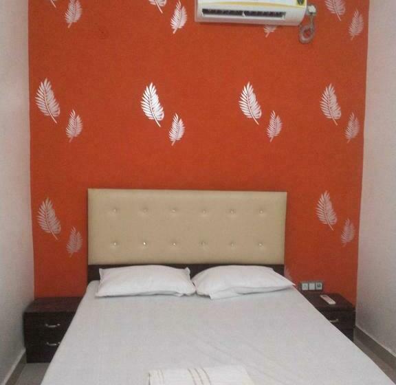 Отель Oyo 90144 Yadav Restaurant & Family Rooms