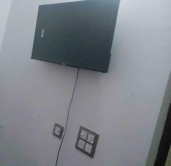 Отель Oyo 90144 Yadav Restaurant & Family Rooms