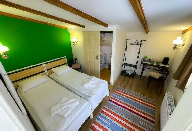 پانسیون Communa Guesthouse