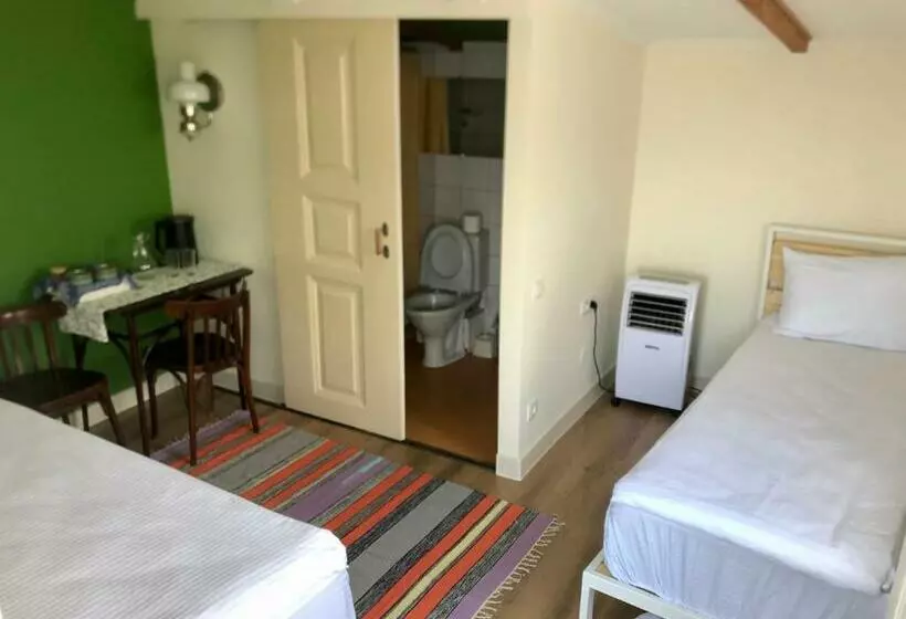 پانسیون Communa Guesthouse