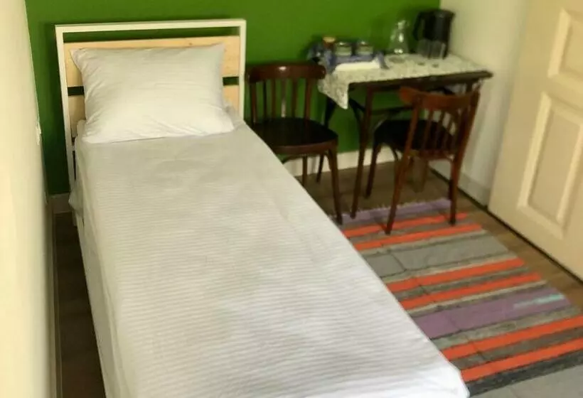 پانسیون Communa Guesthouse