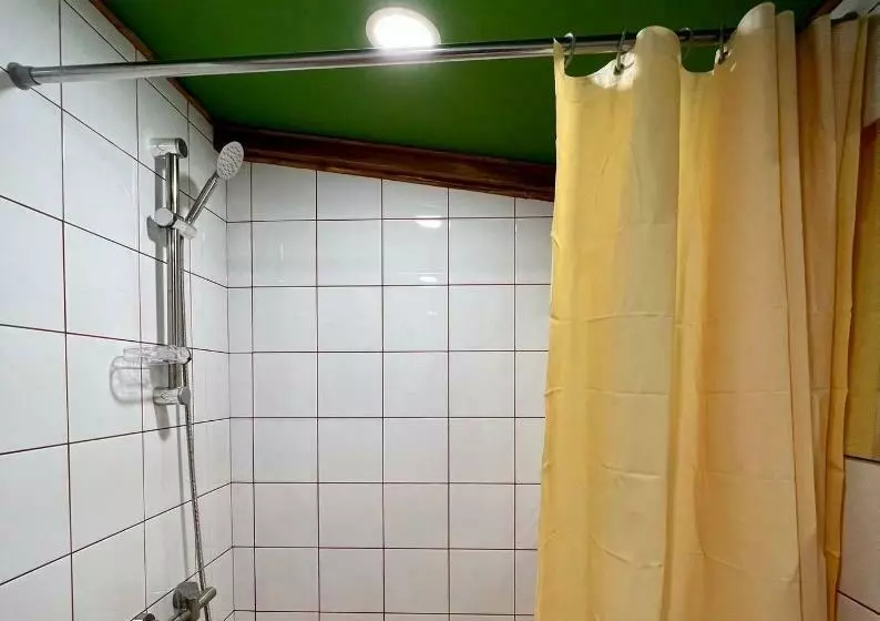 پانسیون Communa Guesthouse