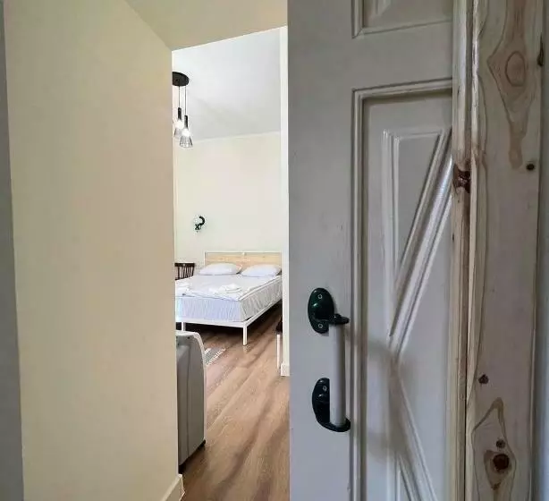 پانسیون Communa Guesthouse