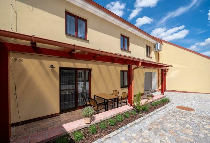 פנסיון Penzion Kamenný Dvůr