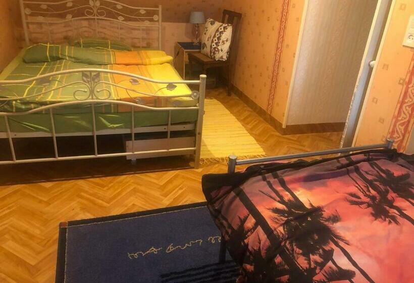 ベッドアンドブレックファースト Double & Family Rooms In Tranquility In Blue