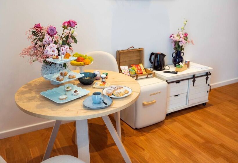 تختخواب و صبحانه Mareluna Rooms