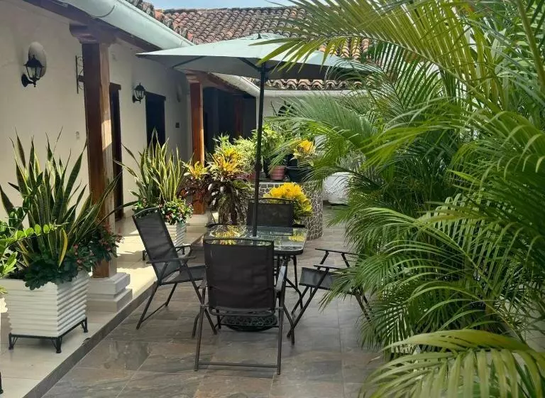 ホテル Plaza Bolivar Mompox Ubicado En El Centro Histórico Con Parqueadero Interno