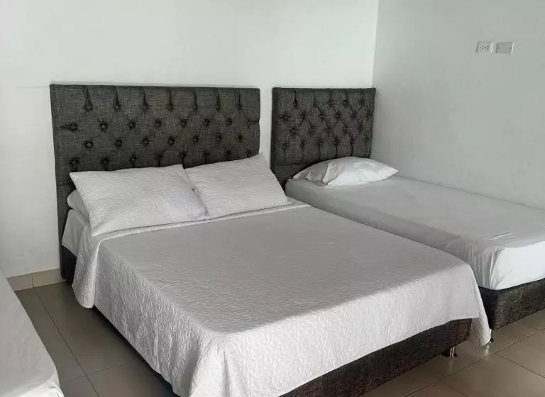 ホテル Plaza Bolivar Mompox Ubicado En El Centro Histórico Con Parqueadero Interno