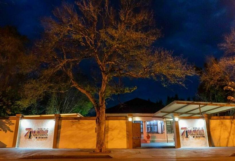 بنسيون 74 On Retief Guesthouse