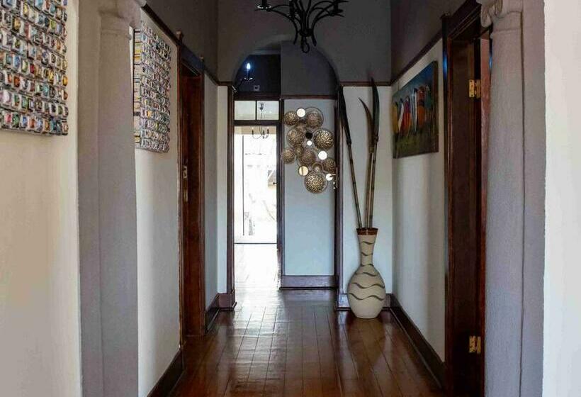 بنسيون 74 On Retief Guesthouse