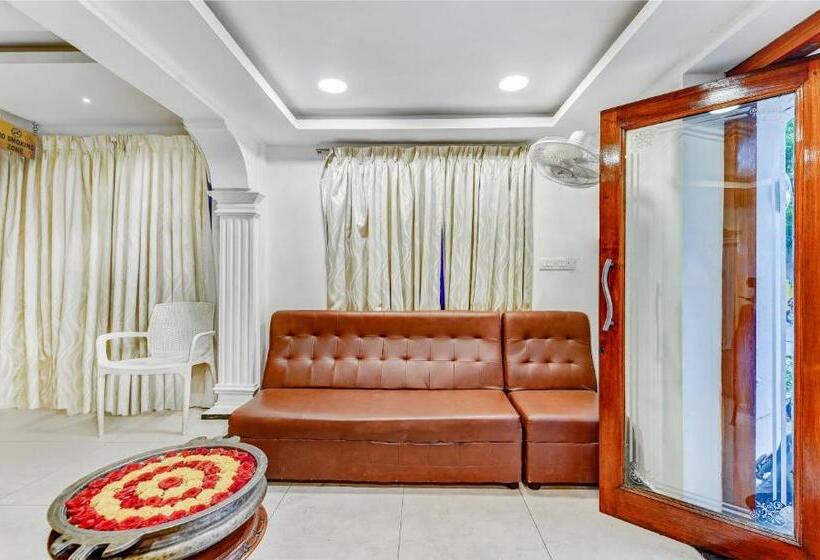 호텔 Treebo B Coral, 2 Km From Promenade Beach