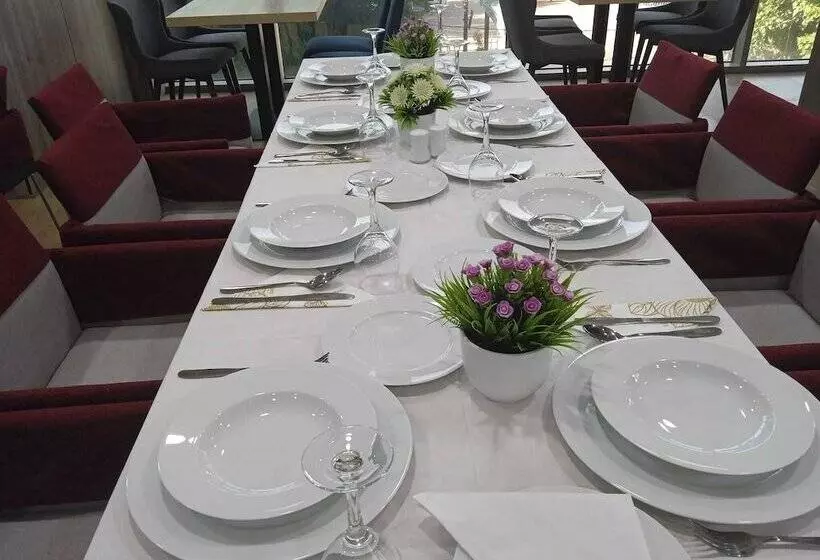 هتل Hôtel Zinou Zm