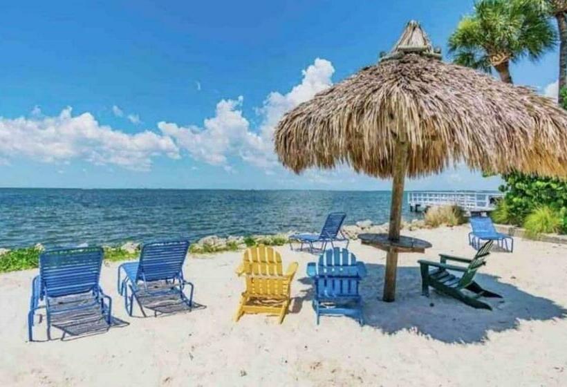 Amazing Waterfront Views Resort, Enjoy Heated Pool & Sunset!