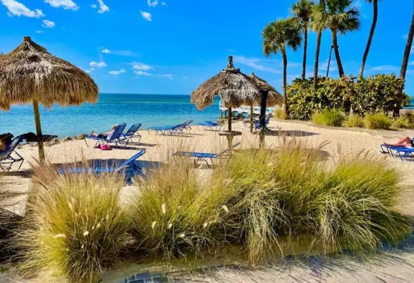 Amazing Waterfront Views Resort, Enjoy Heated Pool & Sunset!