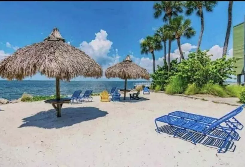 Amazing Waterfront Views Resort, Enjoy Heated Pool & Sunset!