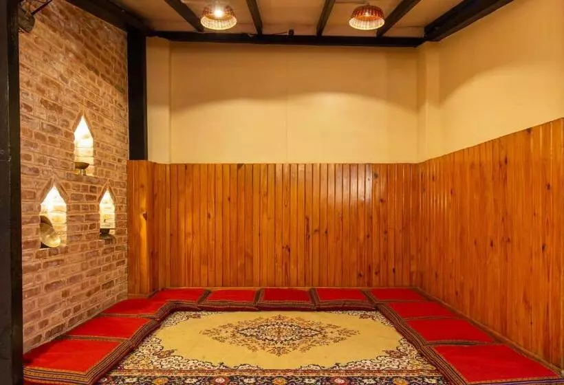 پانسیون Vajra House