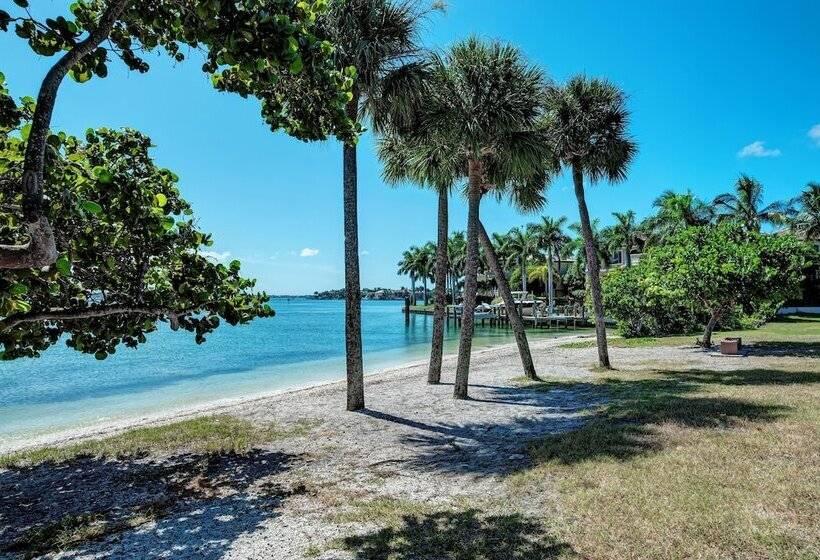 Longboat Key Cedars Beach House Pet Friendly 2 Minute To The Beach