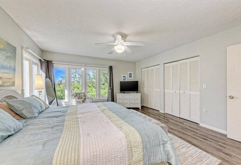 Longboat Key Cedars Beach House Pet Friendly 2 Minute To The Beach