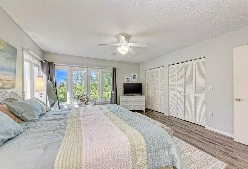 Longboat Key Cedars Beach House Pet Friendly 2 Minute To The Beach