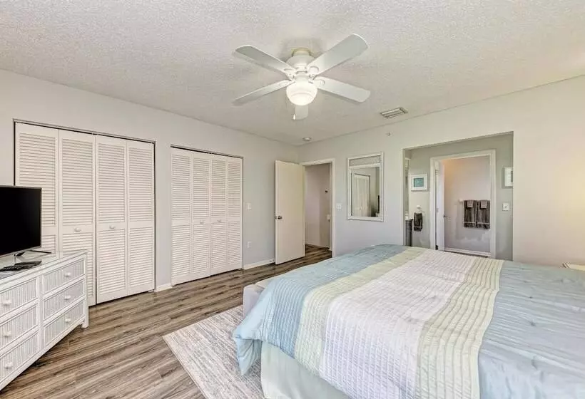 Longboat Key Cedars Beach House Pet Friendly 2 Minute To The Beach
