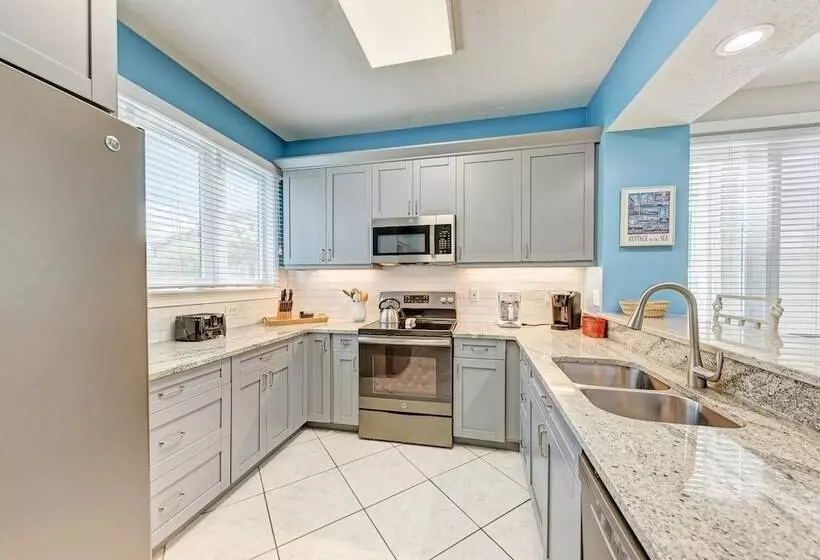 Longboat Key Cedars Beach House Pet Friendly 2 Minute To The Beach