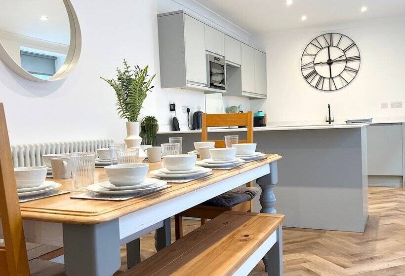 Spacious Home Near Seafront & Train Station 5 Bed Sleeps 10 Central Penzance