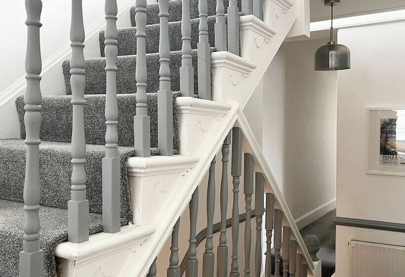 Spacious Home Near Seafront & Train Station 5 Bed Sleeps 10 Central Penzance