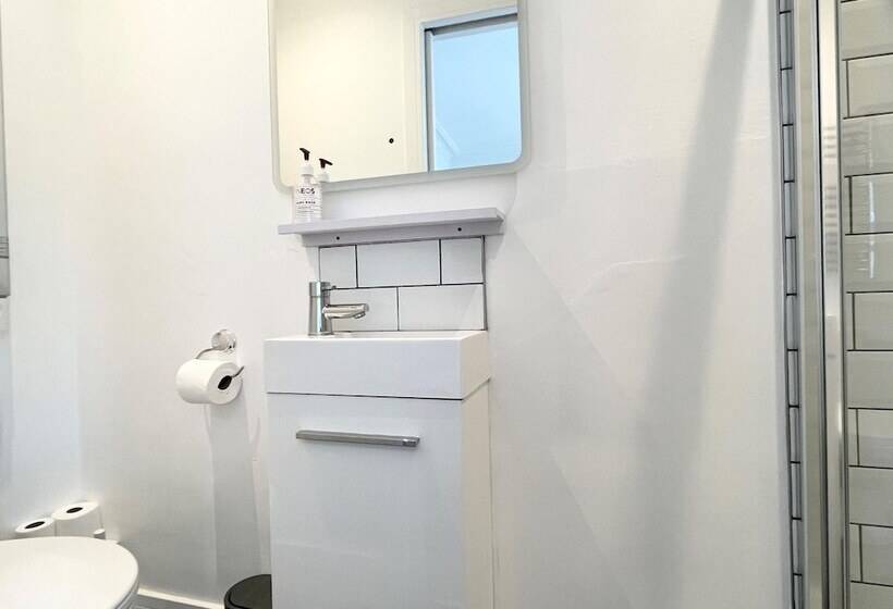 Spacious Home Near Seafront & Train Station 5 Bed Sleeps 10 Central Penzance