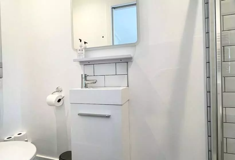 Spacious Home Near Seafront & Train Station 5 Bed Sleeps 10  Central Penzance