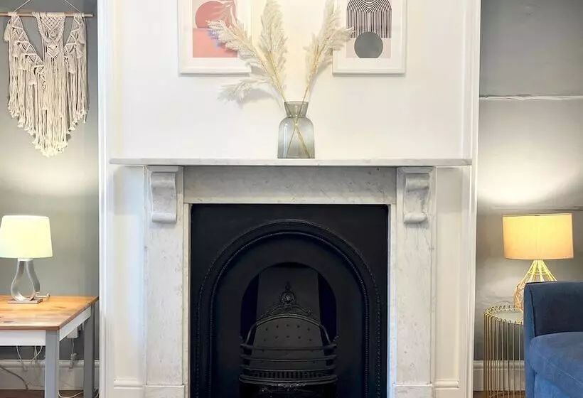 Spacious Home Near Seafront & Train Station 5 Bed Sleeps 10  Central Penzance