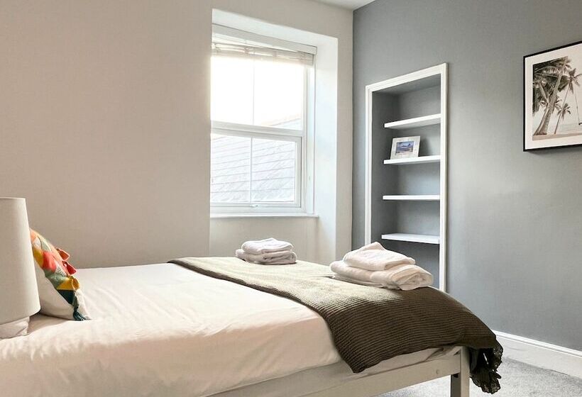 Spacious Home Near Seafront & Train Station 5 Bed Sleeps 10 Central Penzance