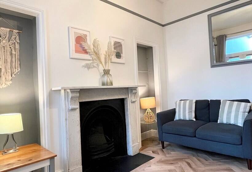 Spacious Home Near Seafront & Train Station 5 Bed Sleeps 10 Central Penzance