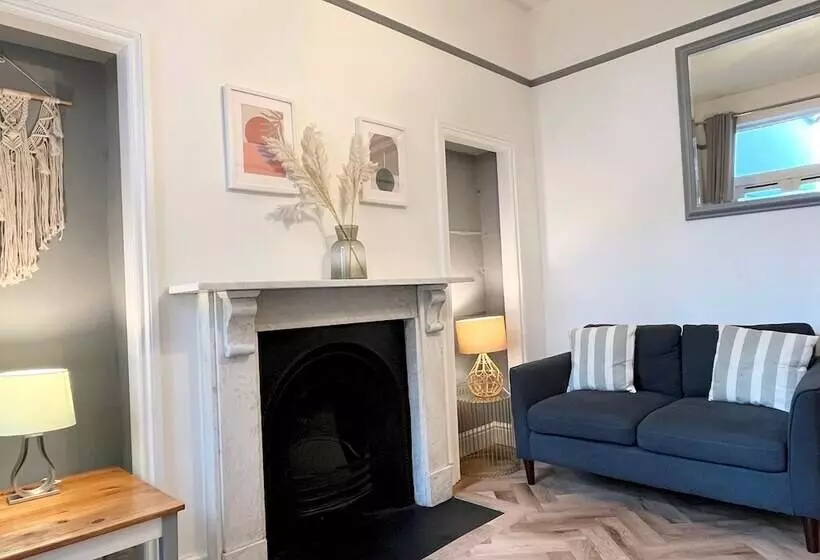 Spacious Home Near Seafront & Train Station 5 Bed Sleeps 10  Central Penzance