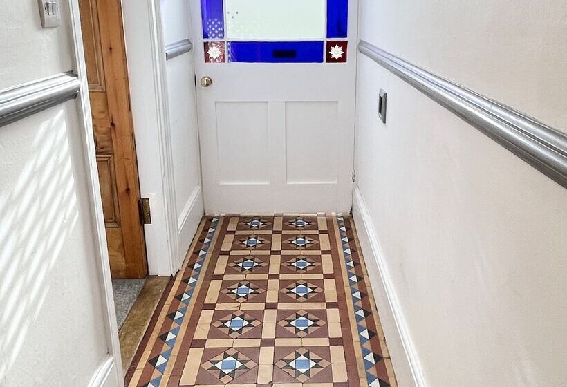 Spacious Home Near Seafront & Train Station 5 Bed Sleeps 10 Central Penzance