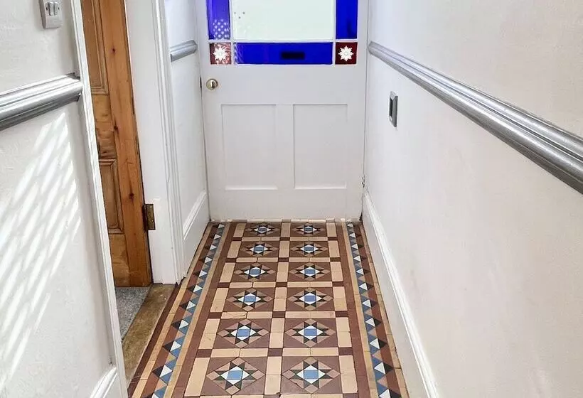 Spacious Home Near Seafront & Train Station 5 Bed Sleeps 10  Central Penzance